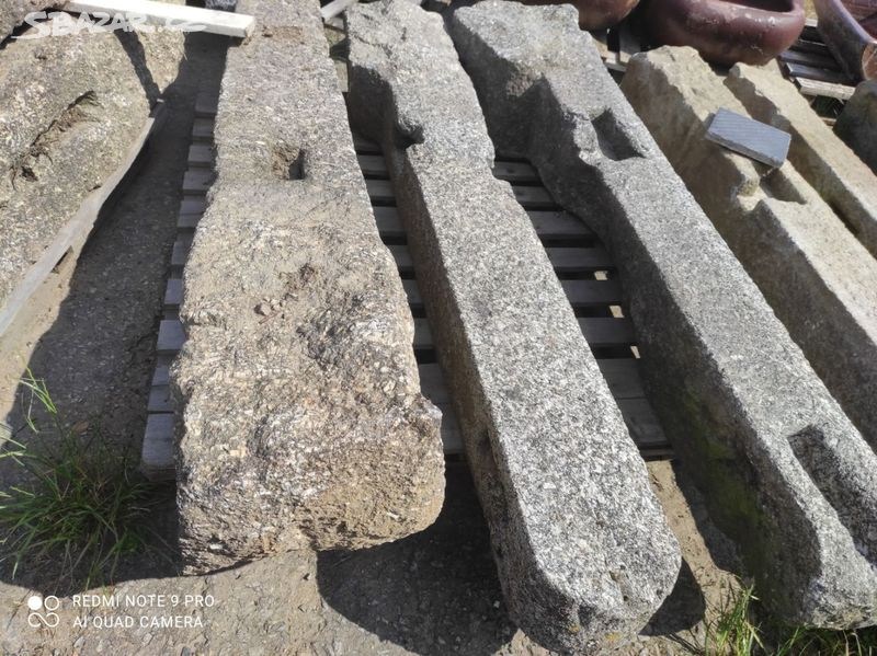 Staré kamenné sloupky, žulové sloupky, sloupek - 3