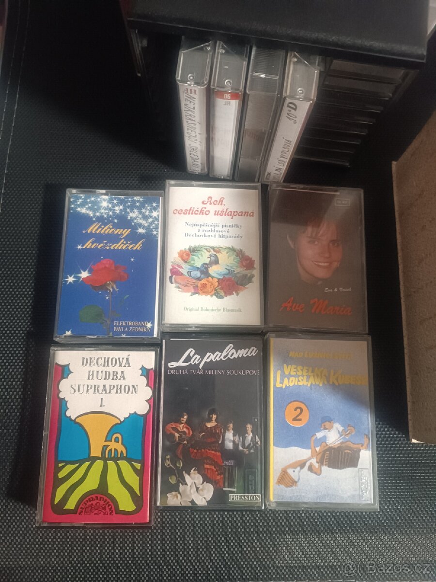 MC kazety se stojánkem - 3