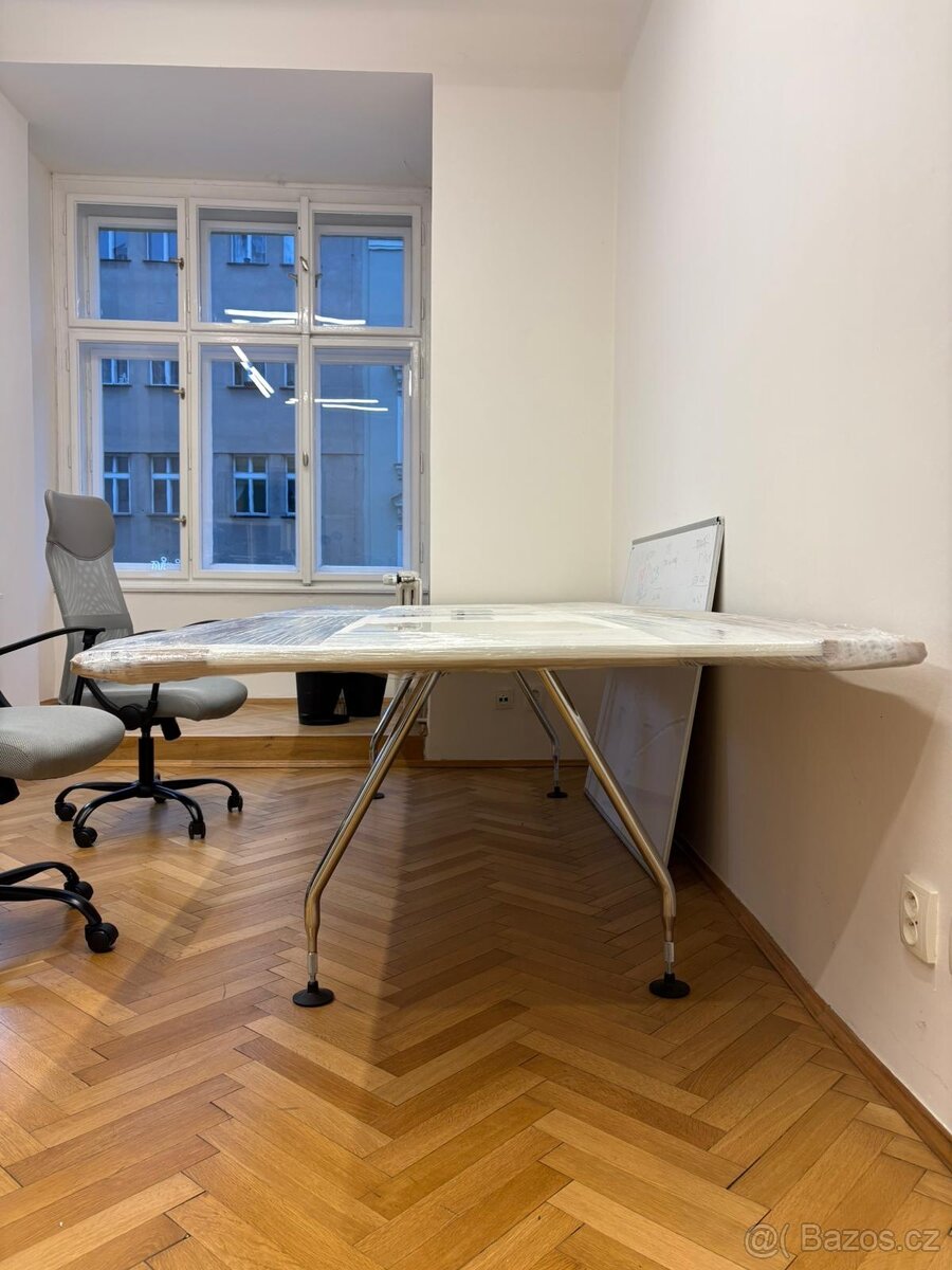 Konferenční stůl - 3