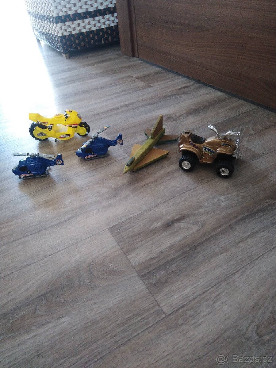 Letadla a auta - 3