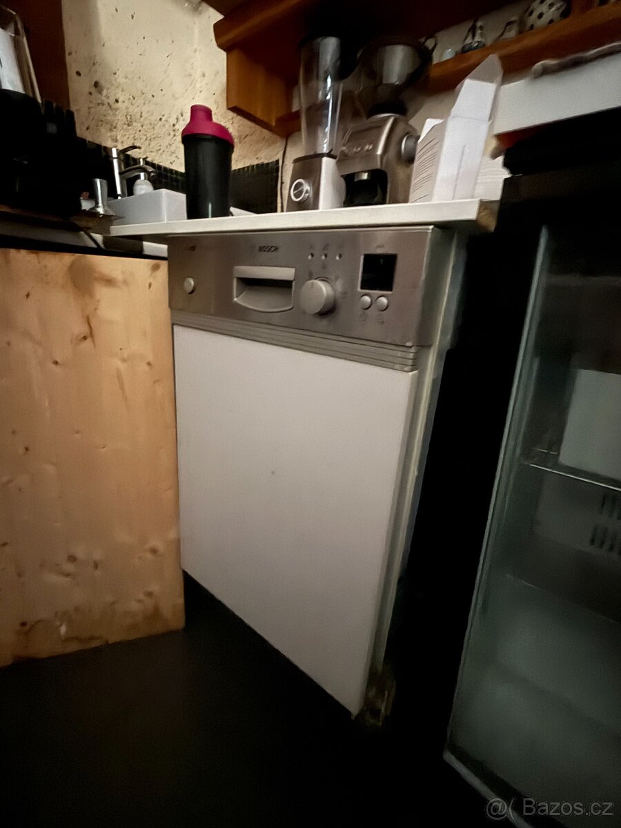 Vybavení menší kavárny - 3