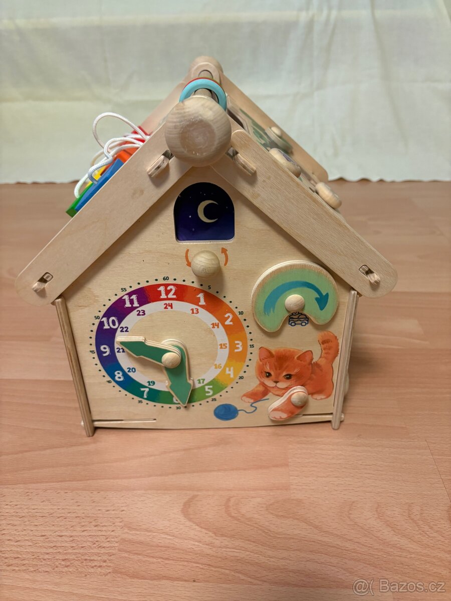 Dřevěný domeček na procvičování motoriky . - 3