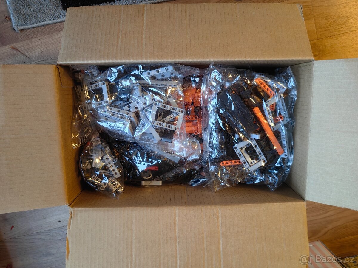 SLEVA - Porsche 911 GT3 RS - NOVÉ - 2704 dílků - 3