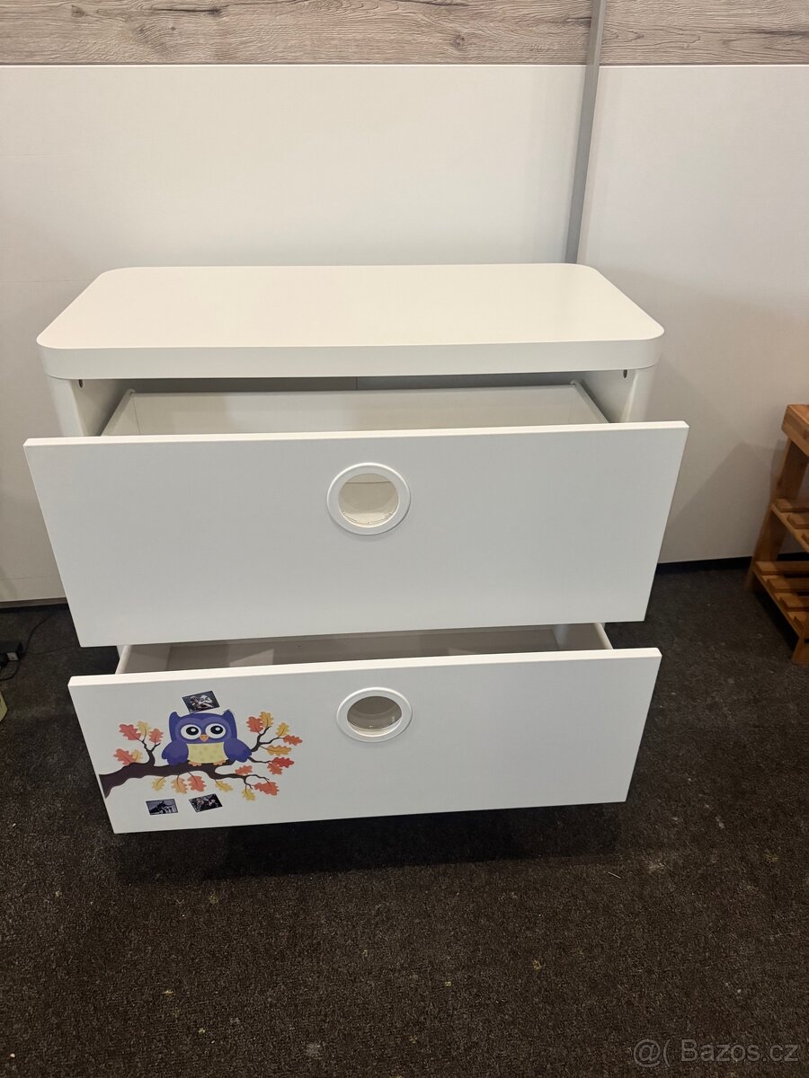 Hezká bílá dětská komoda IKEA BUSUNGE - 3