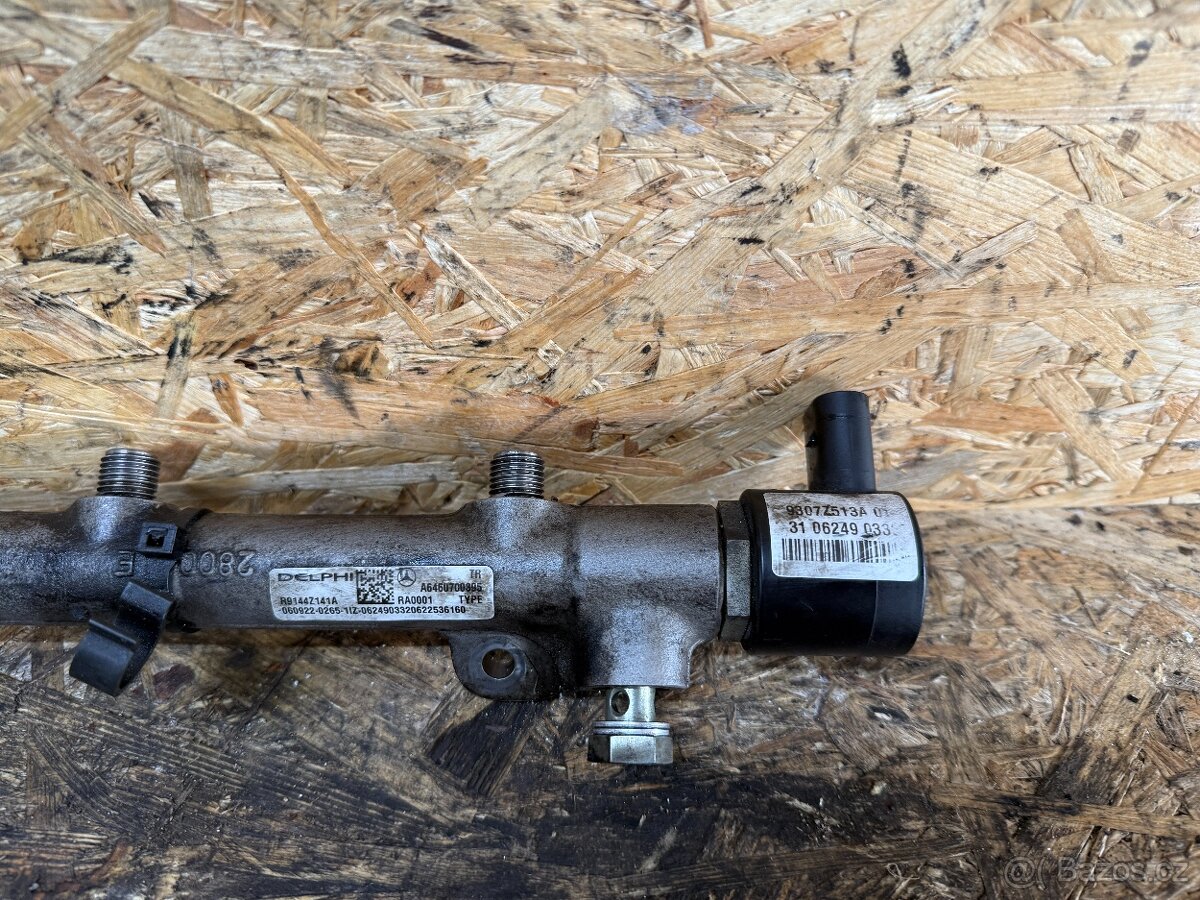 VSTŘIKOVACÍ LIŠTA MERCEDES W211 2.2 CDI A6460700395 - 3