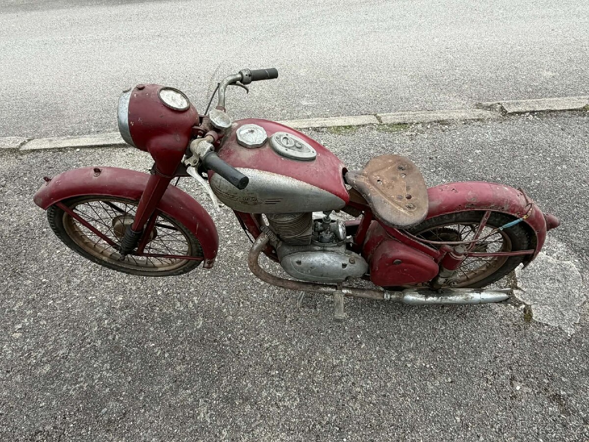jawa 250 pérák - 3