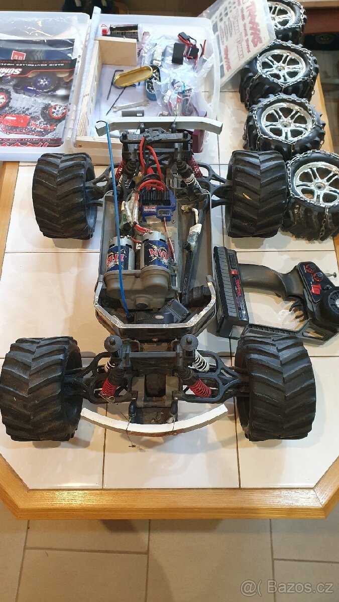 Traxxas E-Maxx - 3