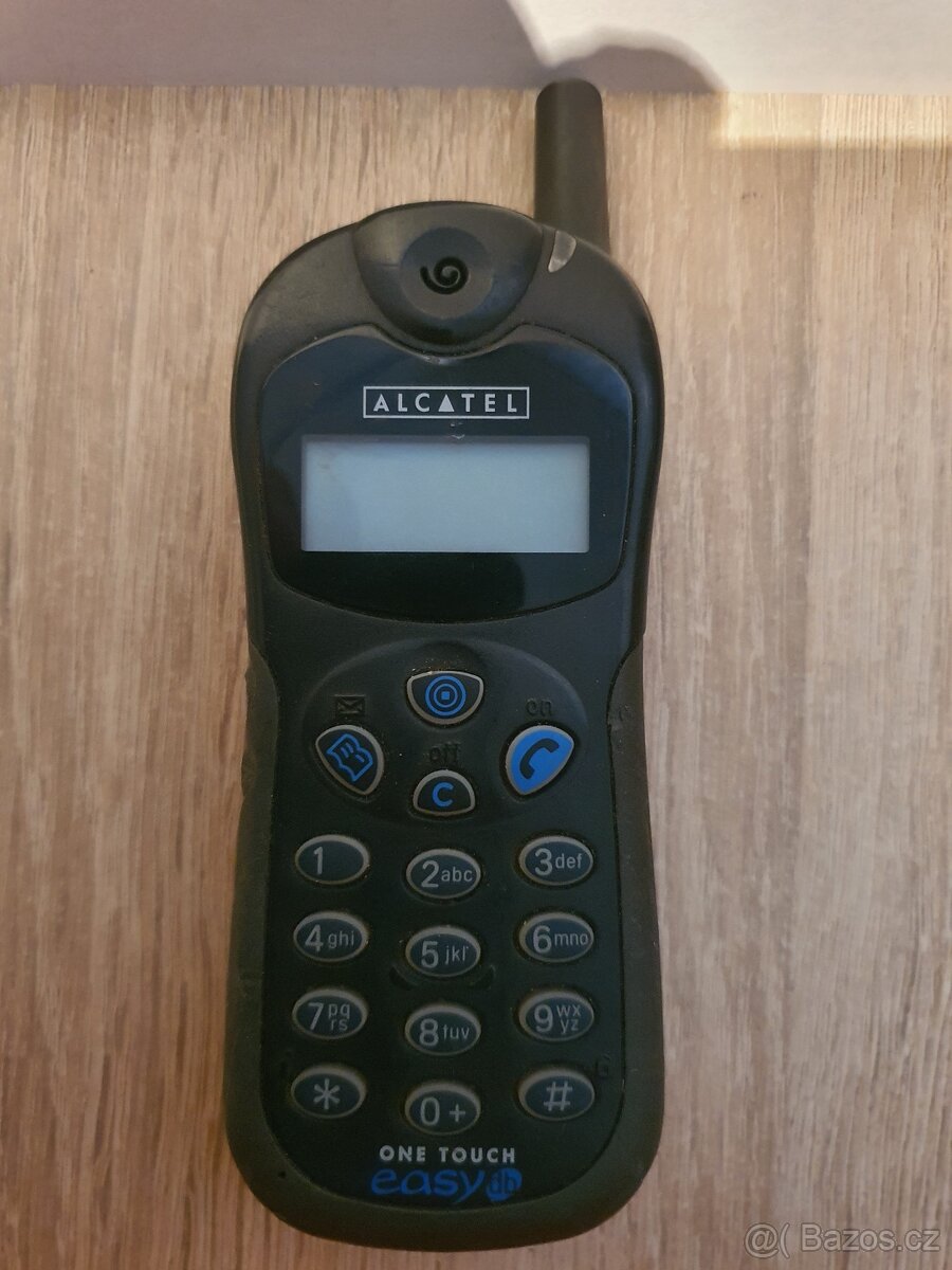 Alcatel One Touch Easy – retro telefon (s kolébkou) - 3