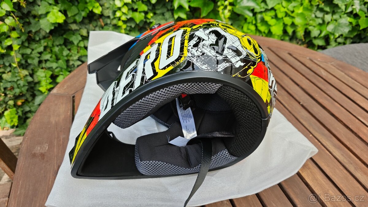 Nová dětská helma černo Aero - 3