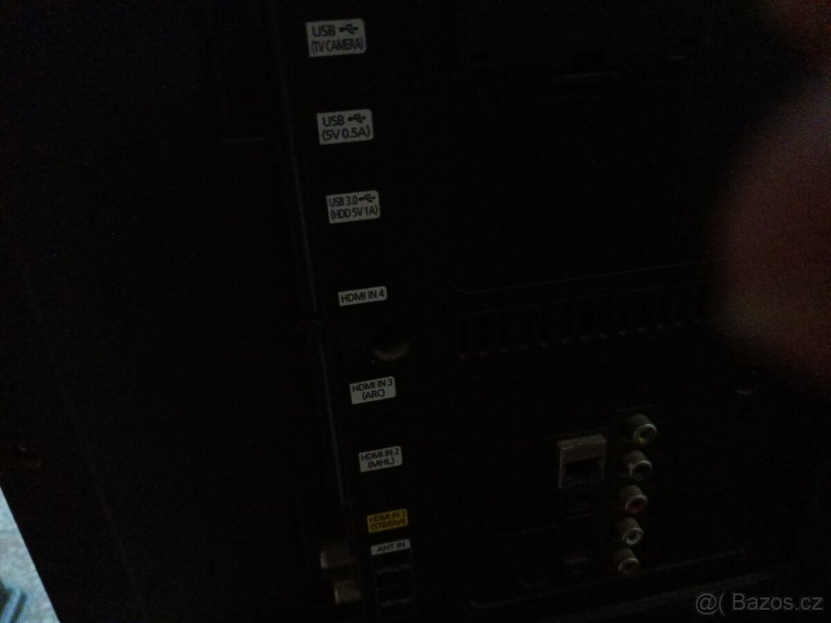 SAMSUNG 4K UHD 40" - 3