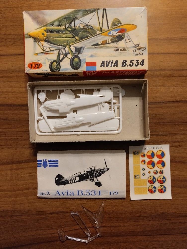 Modely letadel,KP, plastové stavebnice. - 3