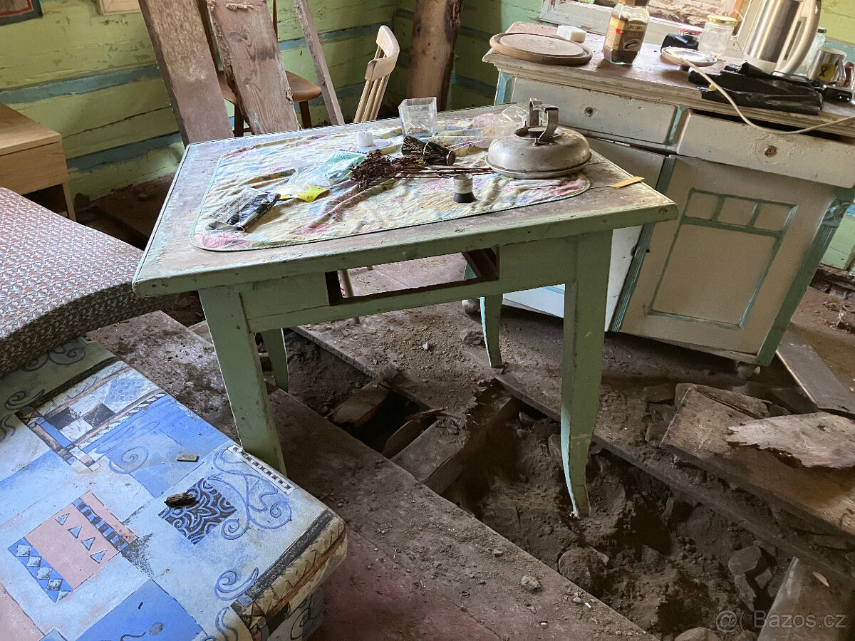 Starý nábytek z chalupy, kredenc, špajz, křesla, židle - 3