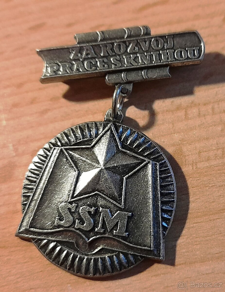 3x odznak SSM za zásluhy. - 3