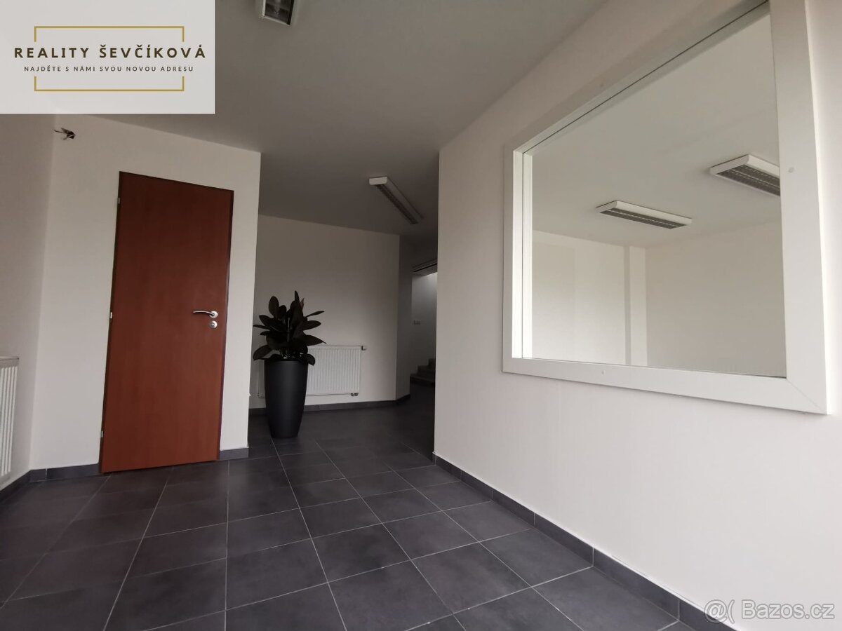 Pronájem komerčního objektu 300 m 2 + 400 m2 zpevněné plochy - 3
