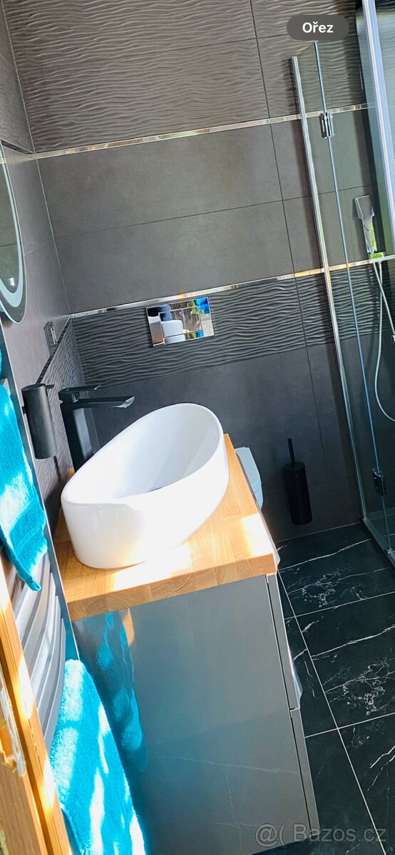 Koupelnová skříňka s umyvadlem - 3