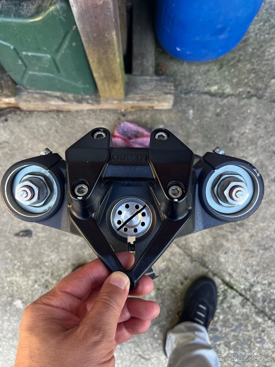 Kompletní vidlice Ducati Streetfighter 1098 + brýle - 3