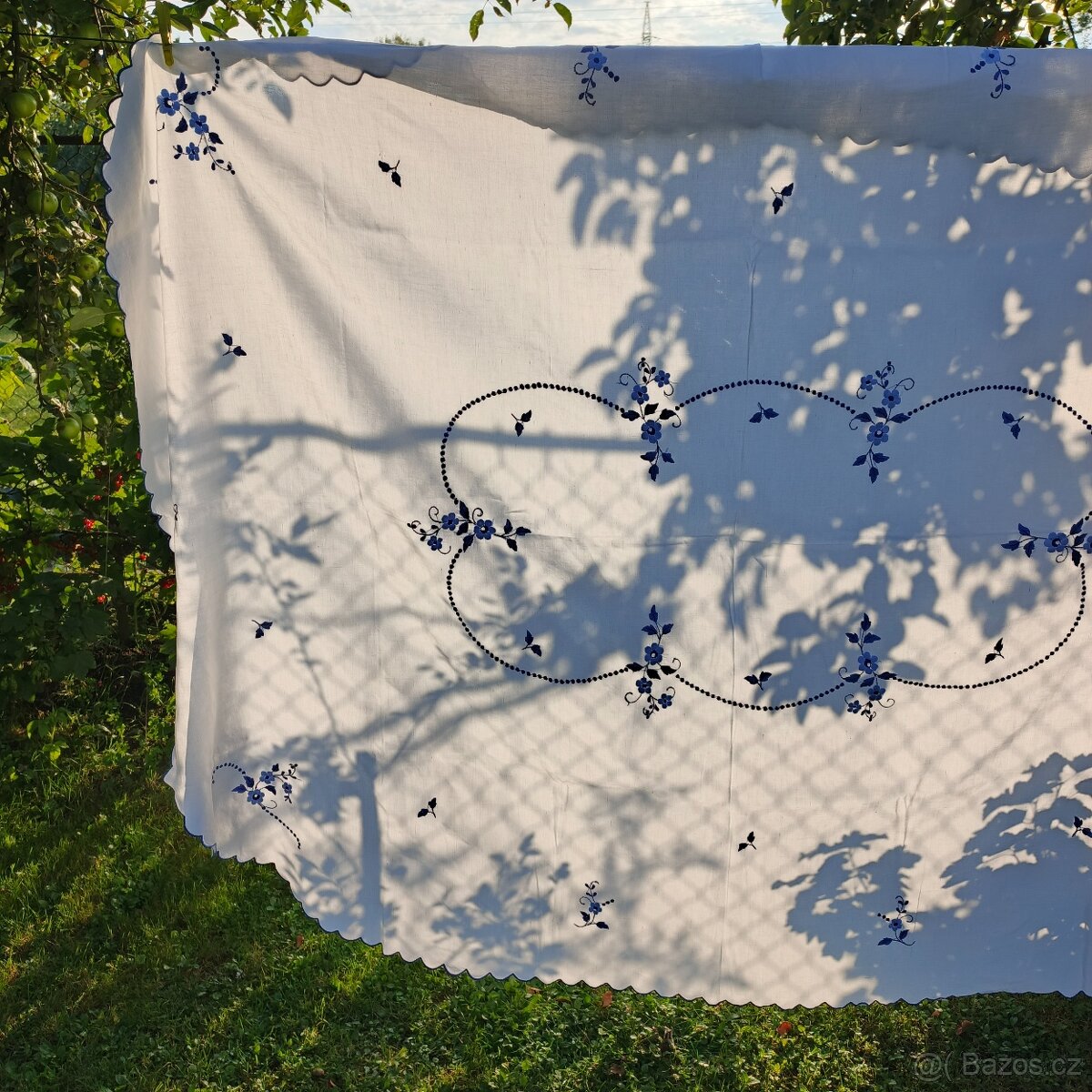 Vyšívaný ubrus - 3