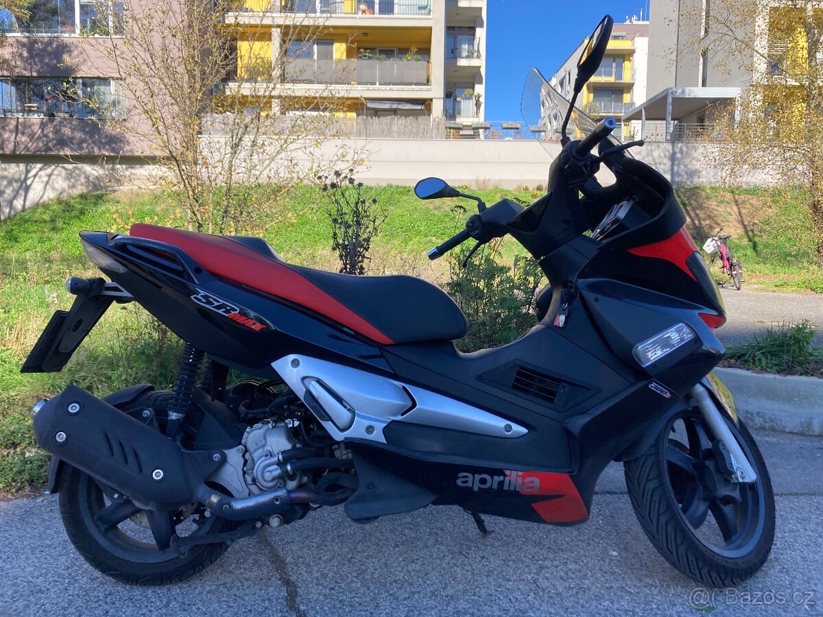 Aprilia SR Max 300 - 3