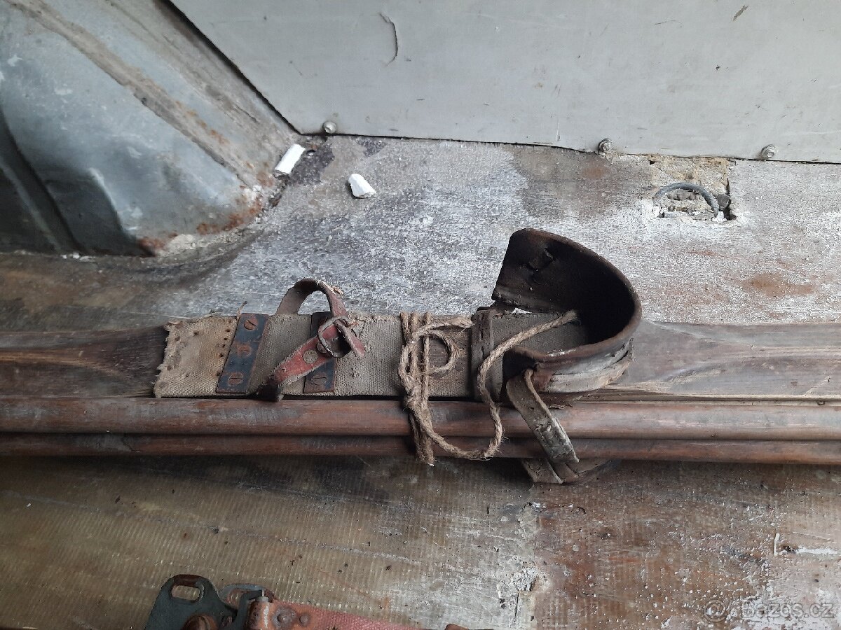 Staré dřevěné lyže Retro - 3