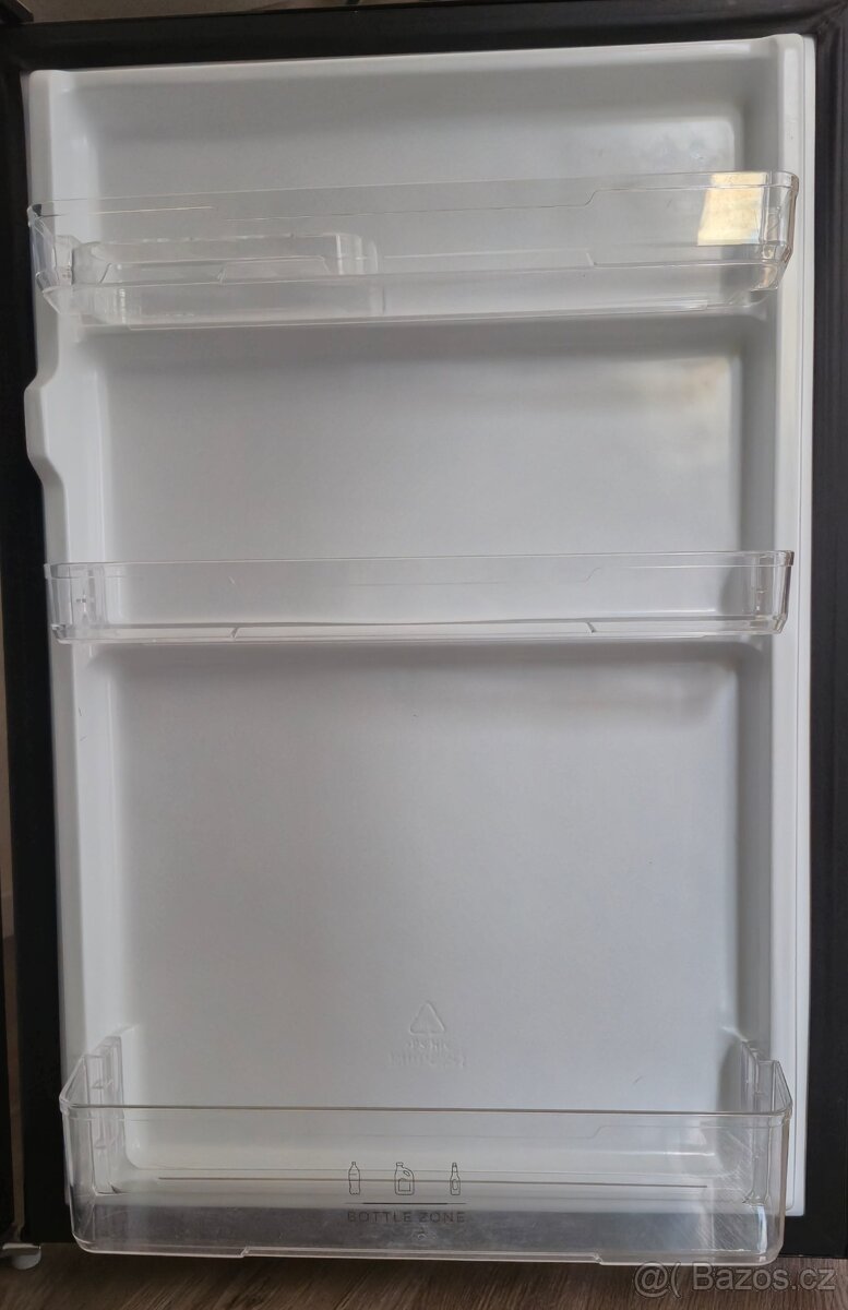 Prodám malou černou lednici (bez mrazáku) – v záruce - 3