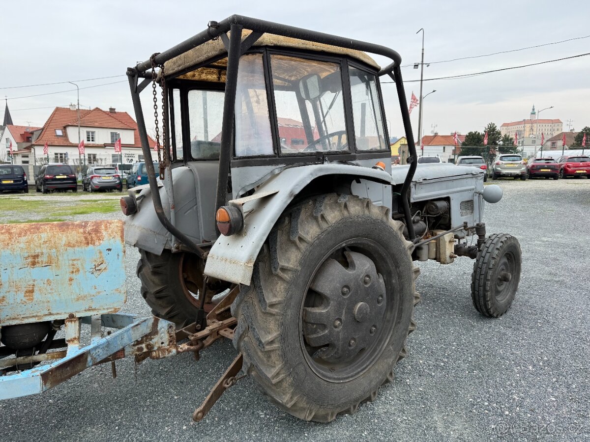 TRAKTOR ZETOR 3511 + PŘÍSLUŠENSTVÍ - 3