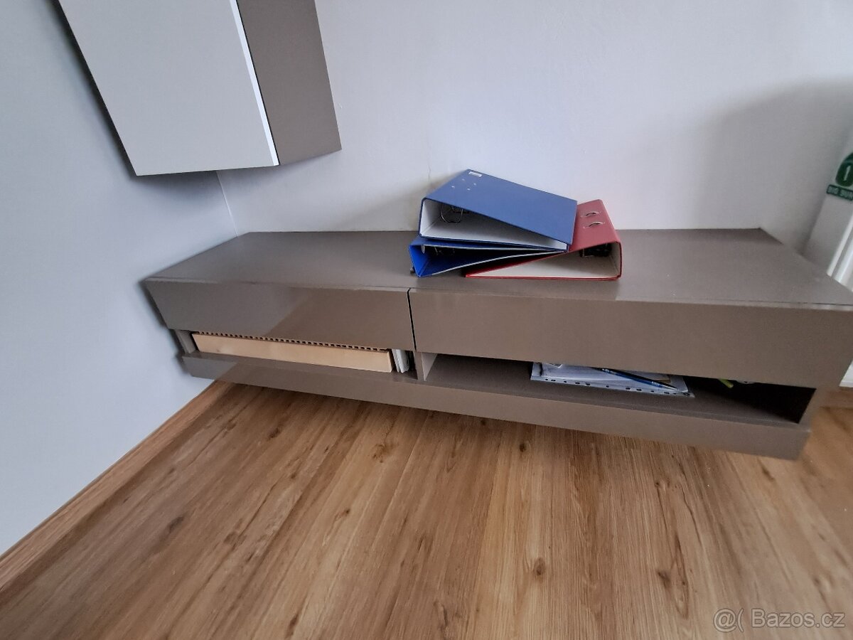 Minimalistická obývací stěna 2900 korun 5 skříněk - 3