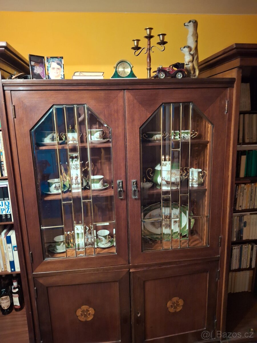 Secesní prosklená knihovna / vitrína B.Mayer - 3