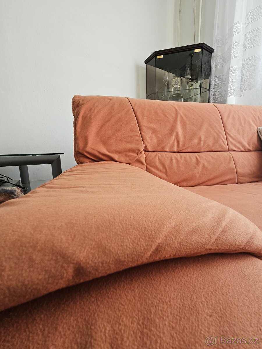 oranžový gauč - 3