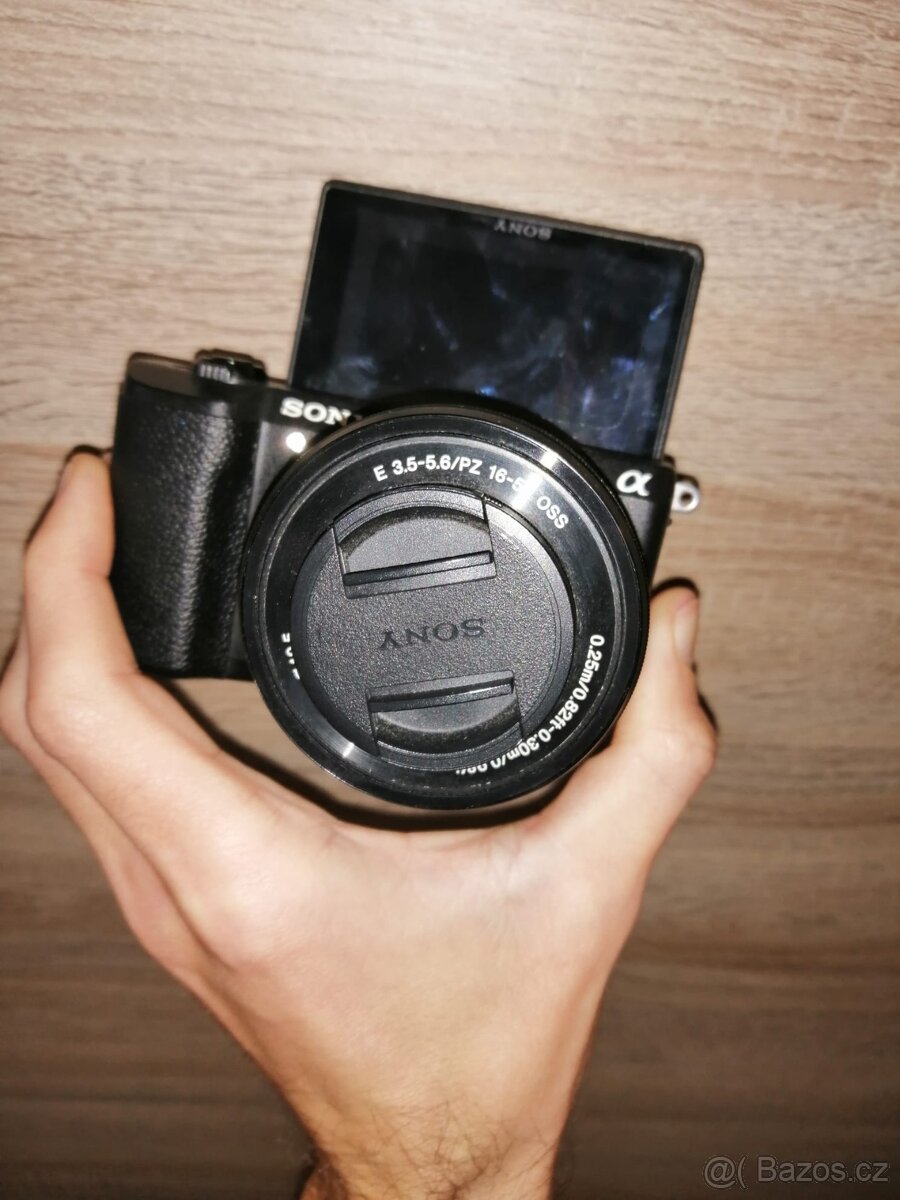 Sony a5100 E PZ 16-50mm F3.5-5.6 - 3