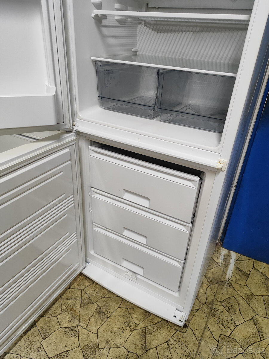 Kombinovaná chladnička LIEBHERR / 162 cm - 3