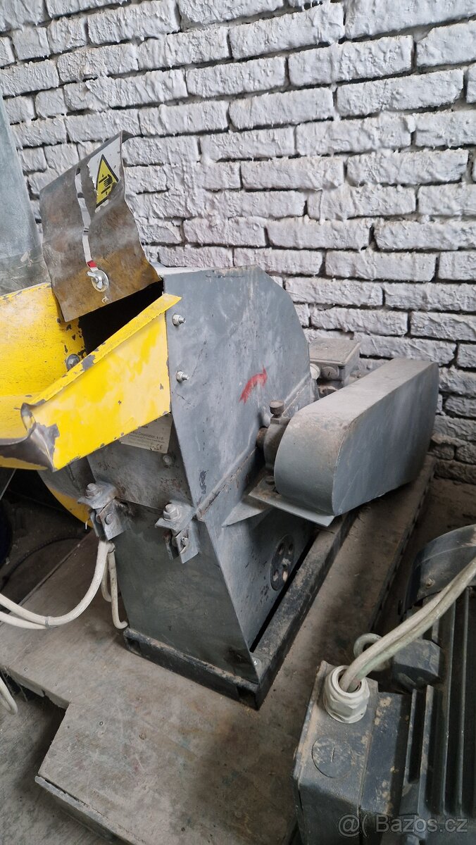 Drtička štěpky, kartonů a slámy - 3