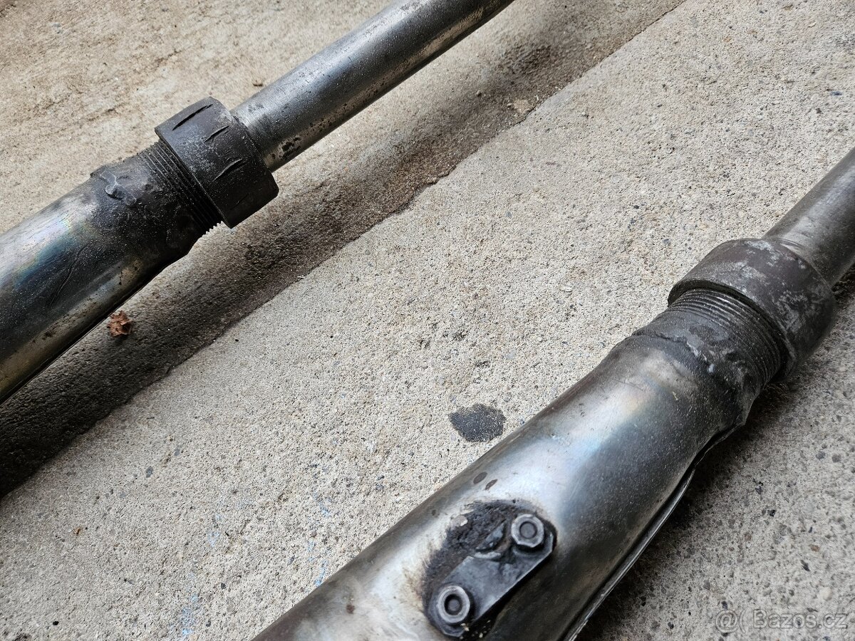 Jawa 175 - vyfuky a kolena - 3