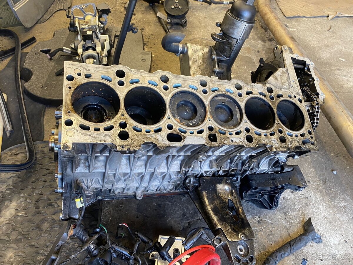 Spodek motoru bmw e60/61 525d 145kw - 3