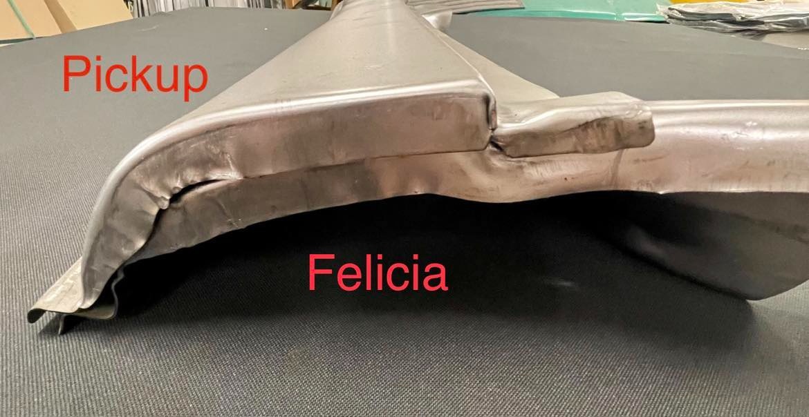 Felicia Pickup - zadní část prahů - 3