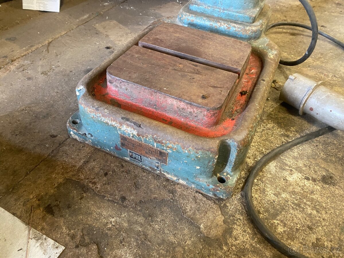 Stojanová vrtačka Jihokov V6 - 3