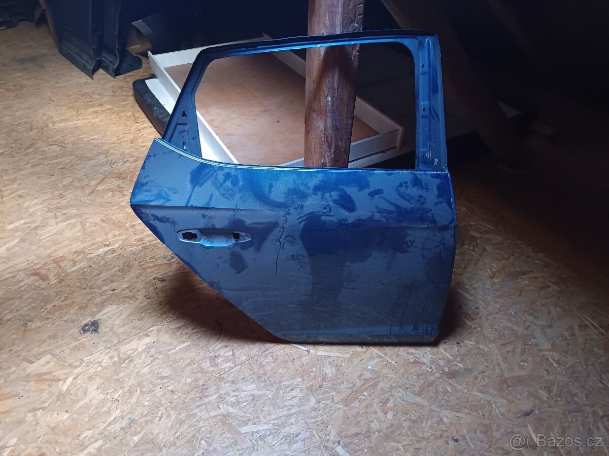 Seat Leon Pravé zadní dveře 4F - 3