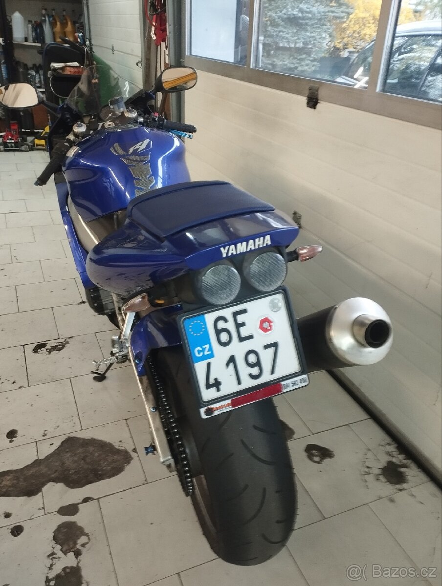 Yamaha R1 - 3