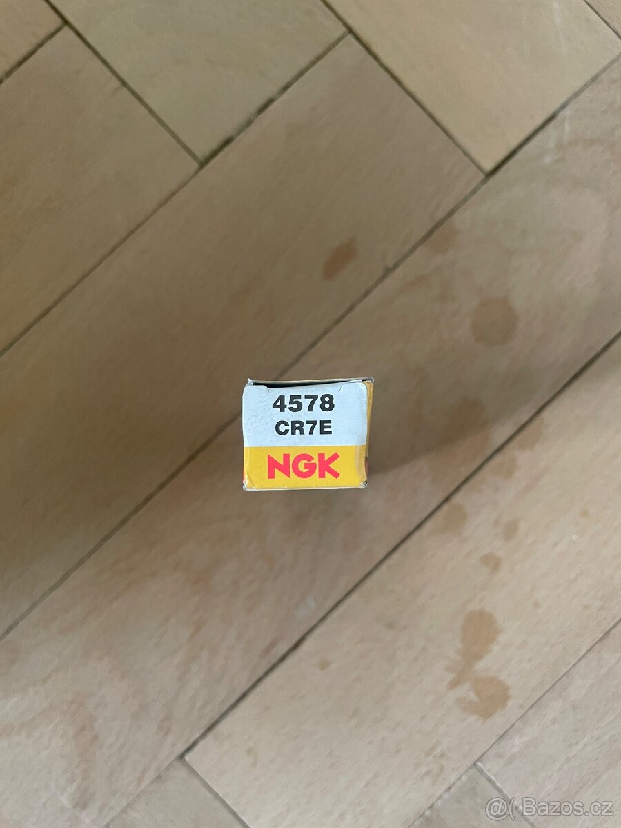 Zapalovaci svicka NGK 4578 - 3
