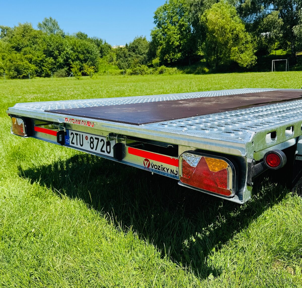 Auto přepravník (plato)