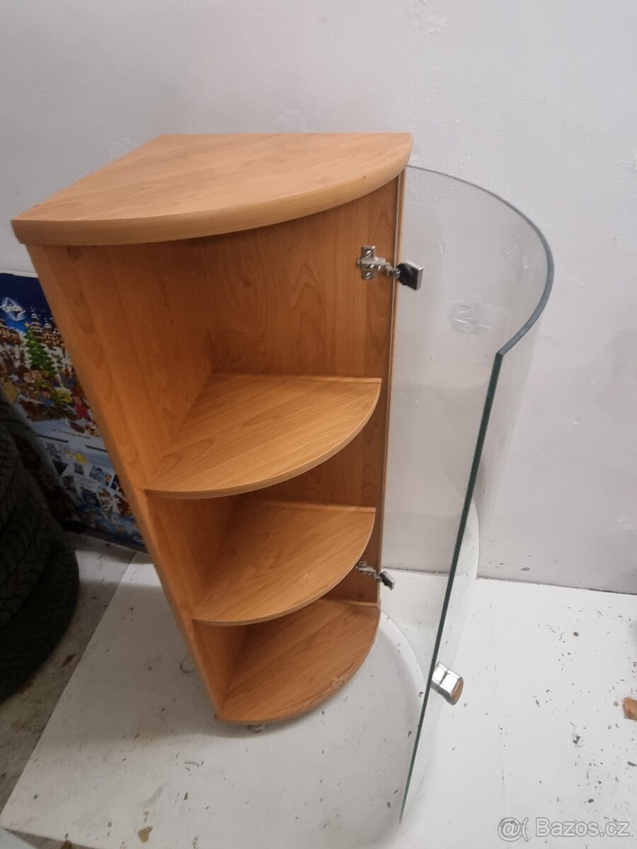 Rohová vitrína - 3