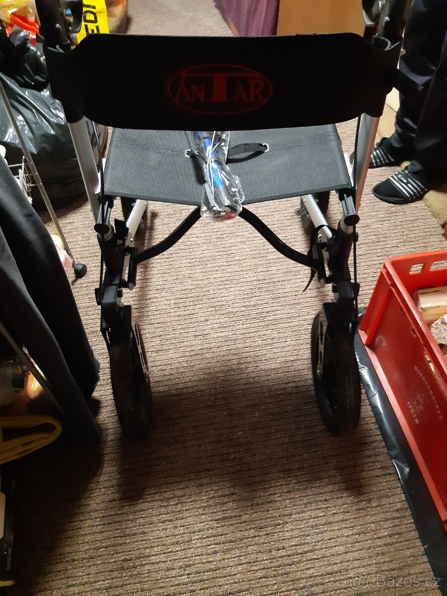 Invalidní chodítko. - 3