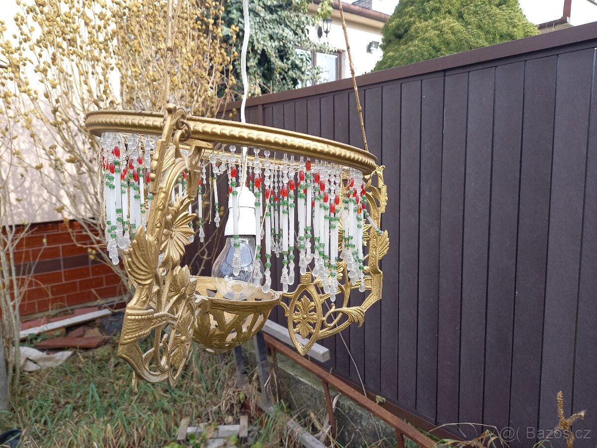 Starožitný kovový lustr s korálky - 3