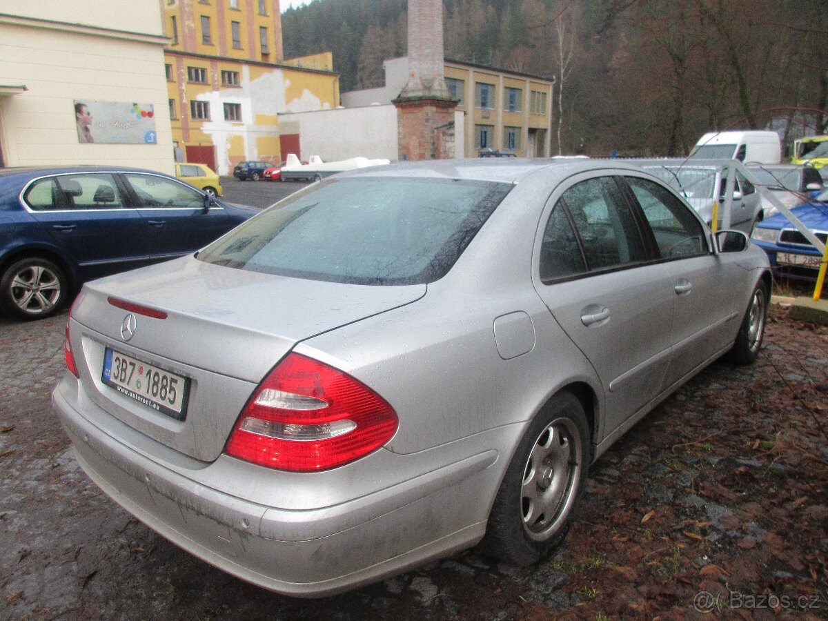 Mercedes Benz 220 - 3