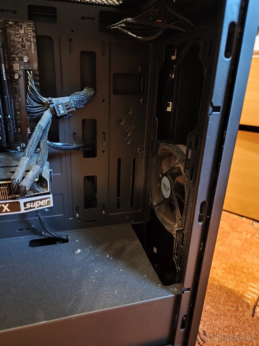 Plně funkční herní počitač AlzaPC Gamebox - 3