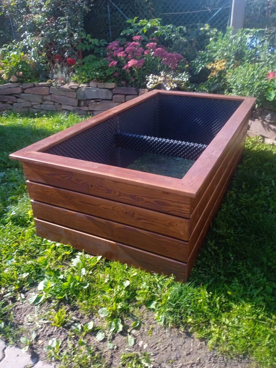 Vyvýšený záhon z modřínu. - 3