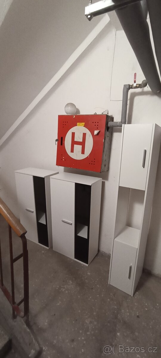 Daruji za odvoz malou stěnu. - 3