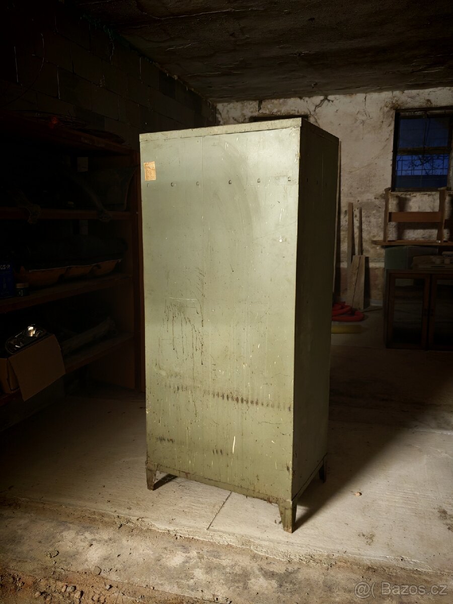 Plechová šatní skříň 1990 - 3