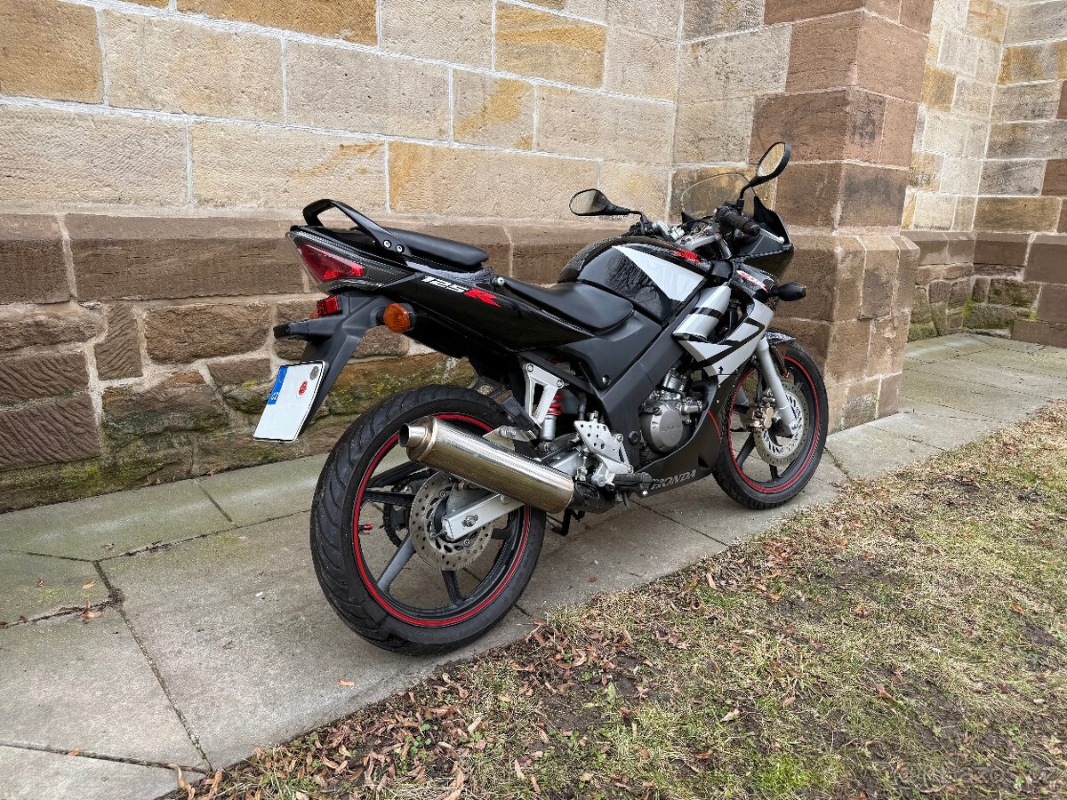 Honda CBR 125R - 3