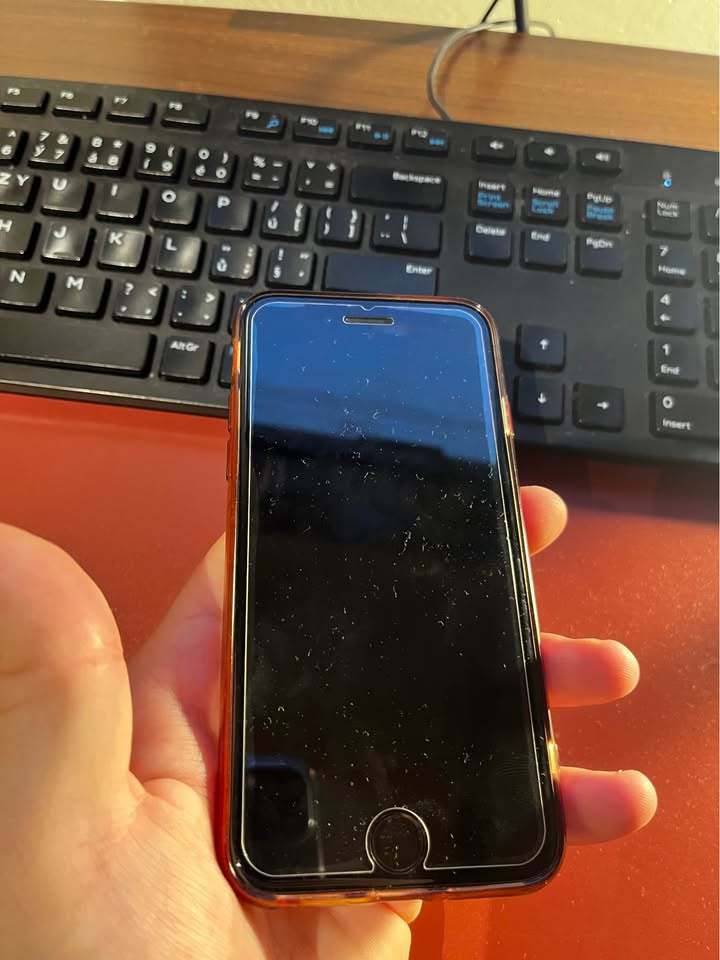 Apple iPhone SE 2020 - 3