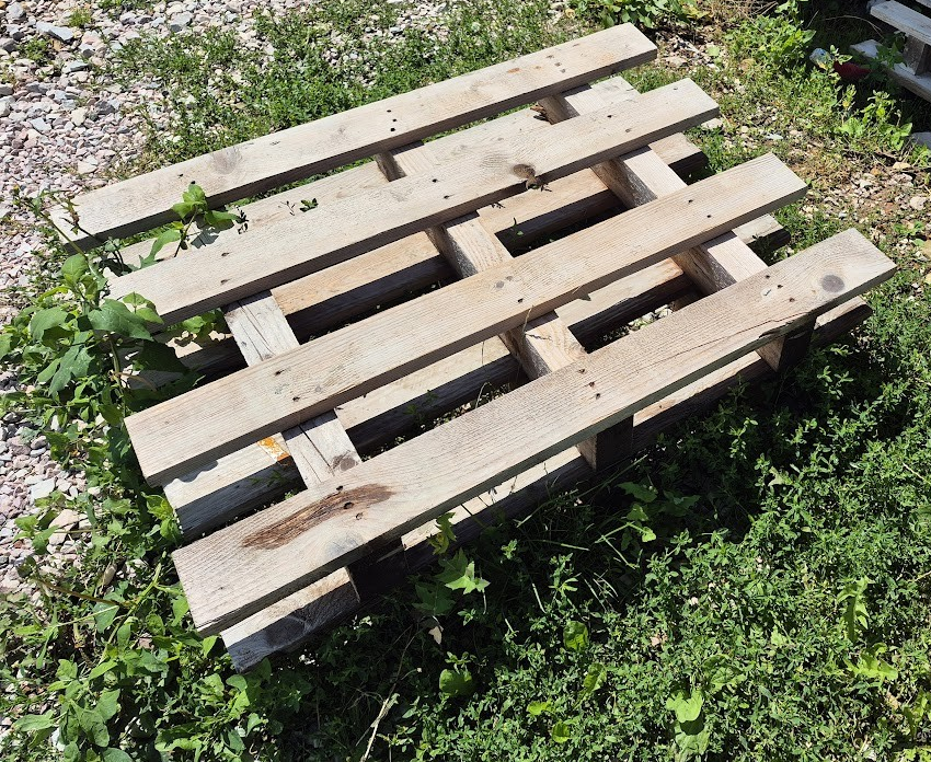 Palety střední - pevné - 3